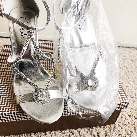 Silver Heels 👠 - Picture 4 of 4